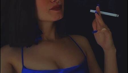 Trying on my new Blue mini dress, and telling you about my day, while enjoying a Winston Blue ;) Muaa xx