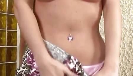 Hot Sexy Blonde Slut Masturbate with a Big Red Sex Toy!