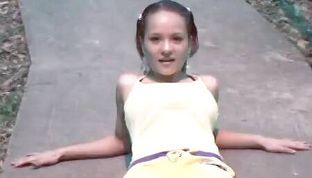 Teen with giant titties gets them out