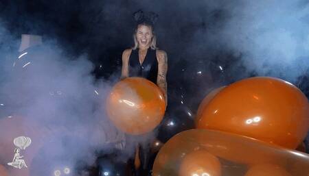 Madi B Doesn't Like Halloween-Pops Mass Balloon Party 4K (3840x2160)