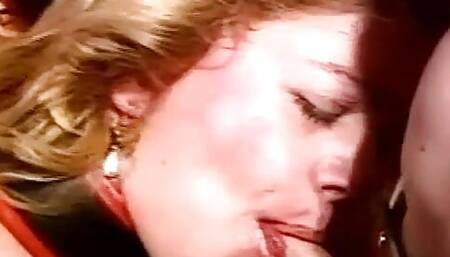 Midget dude banged two chicks in threesome