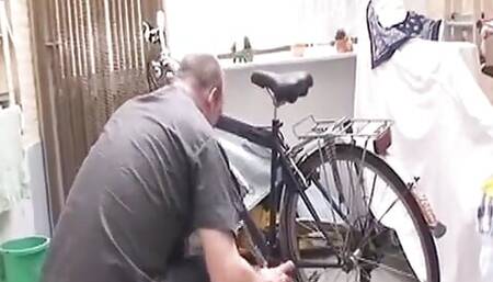 Belgian bicycle repairman vs Dutch slut
