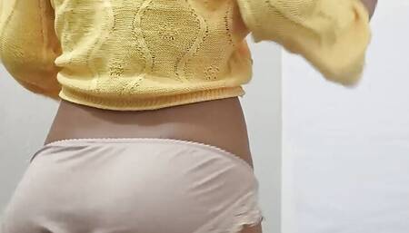 Indian Aunty Showing pussy and boobs