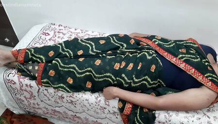 Beautiful Indian Green Saree Aunty Does Fingering, Boob Press & Receives Cumshot From Devar