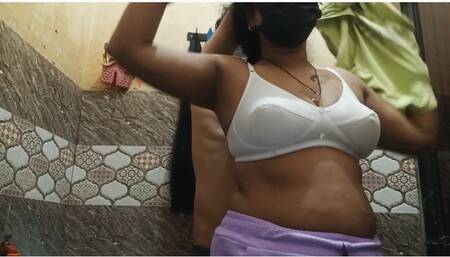 Served ke bhabhi ko naked kar ke choda bathroom se