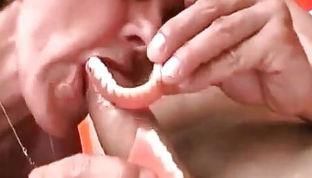 Gilfs without teeth is so horny