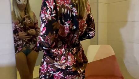 Vends-ta-culotte - Beautiful French blonde MILF sucks cock in the toilet of the store