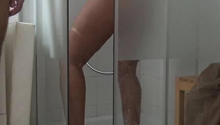 Perverted Landlord In NYC Masturbates While Watching His 18 Year Old Tennant Shower