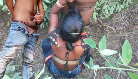 Khet ghumne gai makan malkin ko majdur ke Bete ne pela(jungal me Mangal karte huye aunty uncal ke sath) Indian desi bhabhi hindi