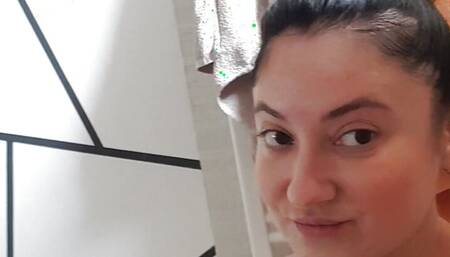 Playing with my pussy til I squirt and cum!!