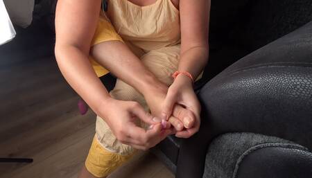 pedicure girl remove nail polish