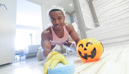 Maid's Cleaning Skills Earn Him A Nice Big Fat Tip