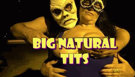 MONSTRUO JUGANDO CON TETAS