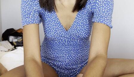 PES DA CRIS GIVES A RELAXING HANDJOB