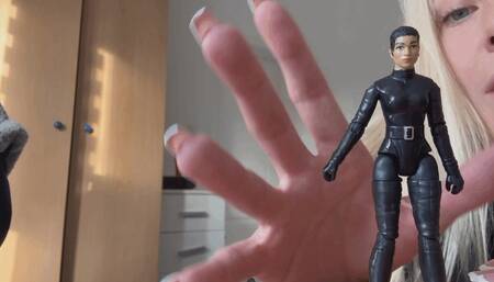 Big hands of a giantess CUSTOM MP4