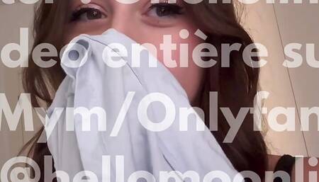 Hellolimoon loves the smell of cock and sucks