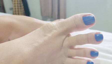 Blue toes and soft soles seducing you