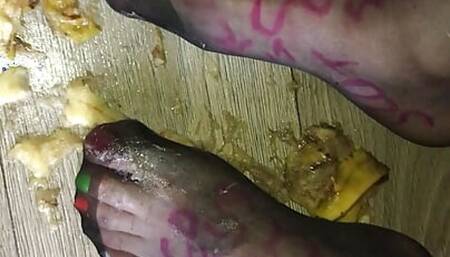 Cd sissy trans feet playing with banana