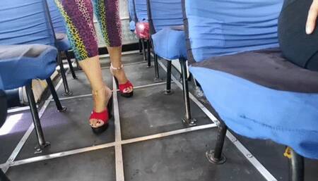 Pumping and full throttle pedals of transport truck (1)