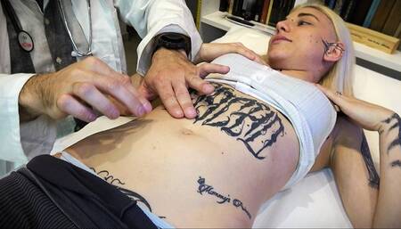 Dalila Dark: esame alla pancia - Dalila Dark: belly exam (MEDICAL FETISH)