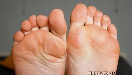 Resting Giantess Takes Off Her Stinky Socks And Shoes, 1080p