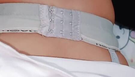 Seducing a beautiful girl to until she is willing to give up her beautiful body