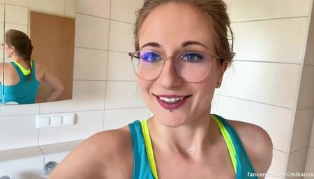 CLOSE UP van mijn natte kutje vullen. ???????? Spuit hier maar lekker op daddy terwijl we samen klaarkomen ????????