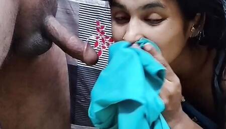 beauty desi girl surprised his boyfriend in saree blowjob