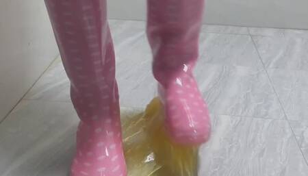 When a shoe meets glue