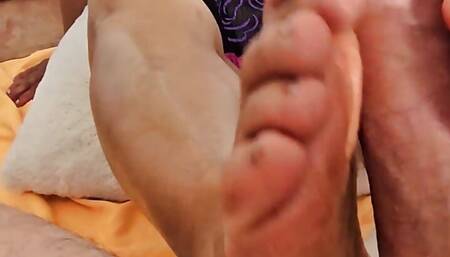 Footjob and cumshot on feet thai