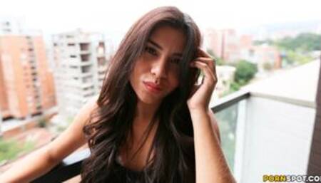 Hot Colombian Chick Wants To Be A Model