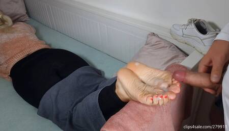 Hotel Waitress and Sticky Feet (4K Version)