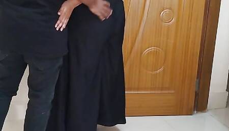 Tamil Muslim Aunty Fucked by Gujarati Hindu Stranger Guy In Hotel When Her Husband Go To Bathroom