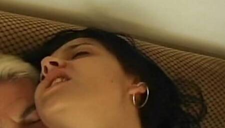 Sexy French doll enjyos DP threesome before facial