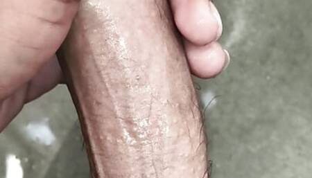 Mera dost bathroom me hilate huye