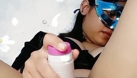 Come on darling, accompany me to masturbate until all the tears of joy come out