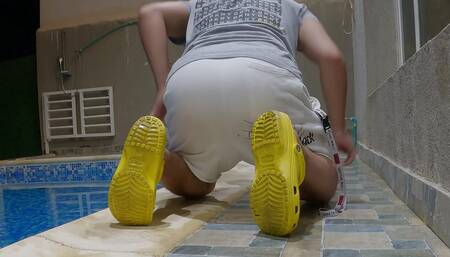 Kuwaiti #ARAB BOTTOM GAY PUBLIC NUDITY .. public swimming pool named
