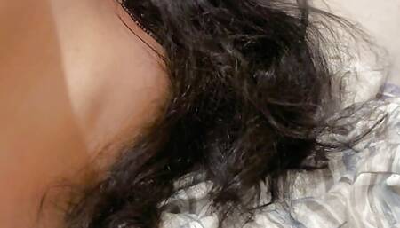 Girlfriend ne dikhai apni chut or Lund ko hilaya pani nikalne ki koshish