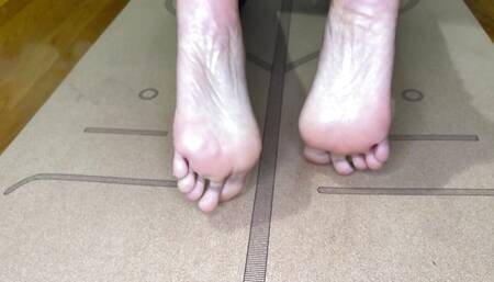 Ebony Girl Does Yoga Feet & Toe Stretches