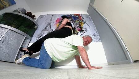 Aching Under The Sitting Girl FLOOR CAM