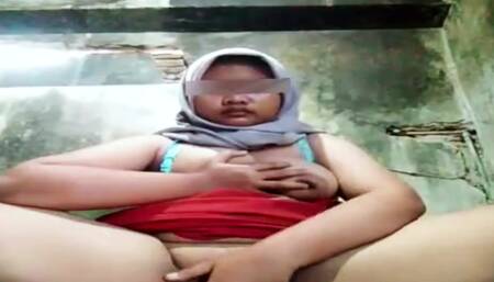 After College Hijab Sange Colmek in the Bathroom