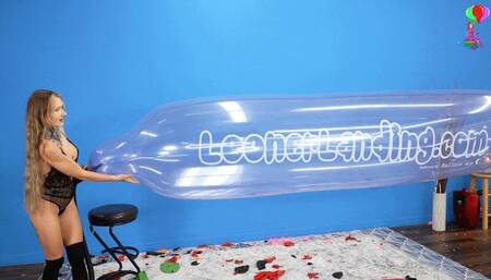 Zoey Pump Pops 8 Balloons 4K (3840x2160)