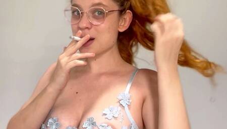 SmokingPonytail - Olhando o espelho e pensando nas putaria de hoje