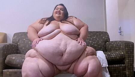 SSBBW Shows Off Tits, Ass & Fupa