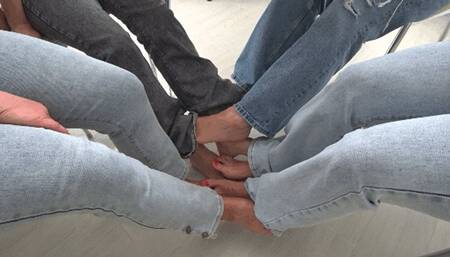 4 PAIRS OF BARE FEET a