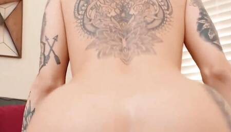 MOFOS - After Delivering The Package, Deliveryman Gets A Special Tip From A Naughty Client Sabrina Valentine