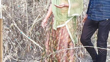 Gav ki Kamwali Bai ki jungle me Gand chudai Pesa dekar desi outdoor Anal Full Hindi