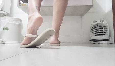 Again feet fetish with flip-flops very close