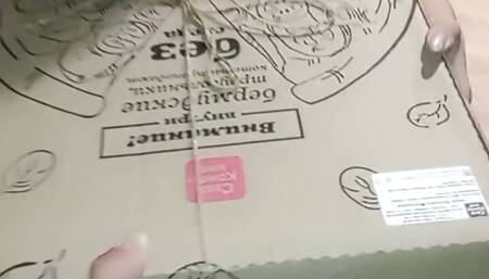 Seduced the Courier While Her Husband Was at Work