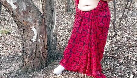 Horny Indian Housewife Cheating with Friend - Giving Deep Throat in Outdoor - Saree Sex